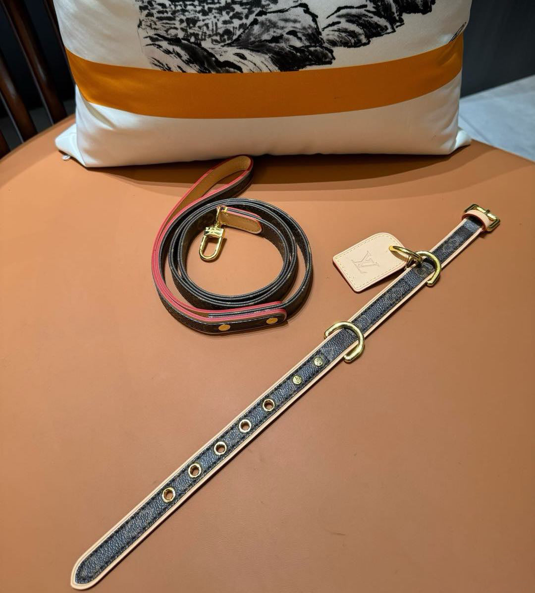 LV DOG COLLAR AND LEASH (BROWN)