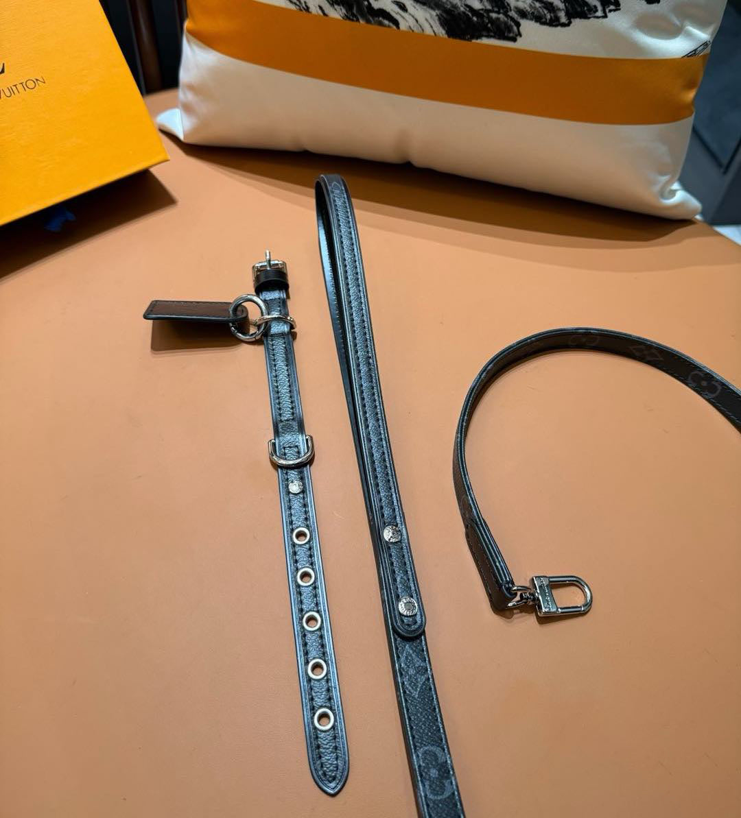 LV DOG COLLAR AND LEASH (BLACK)