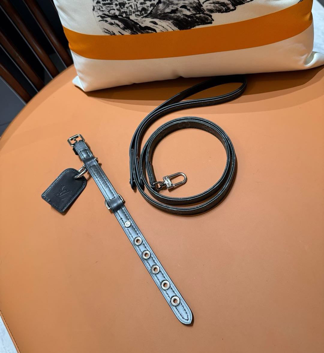 LV DOG COLLAR AND LEASH (BLACK)