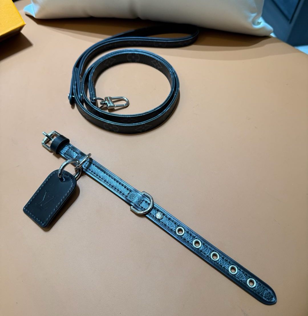 LV DOG COLLAR AND LEASH (BLACK)