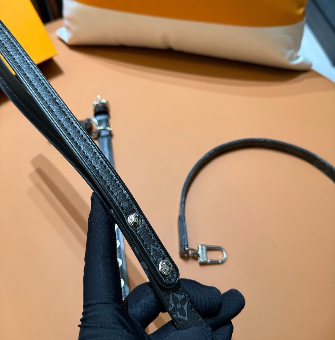 LV DOG COLLAR AND LEASH (BLACK)