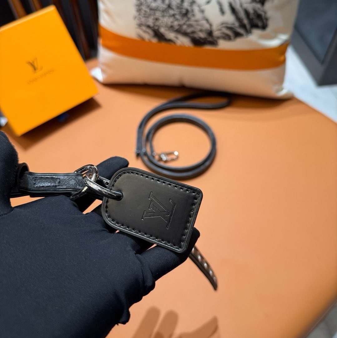 LV DOG COLLAR AND LEASH (BLACK)