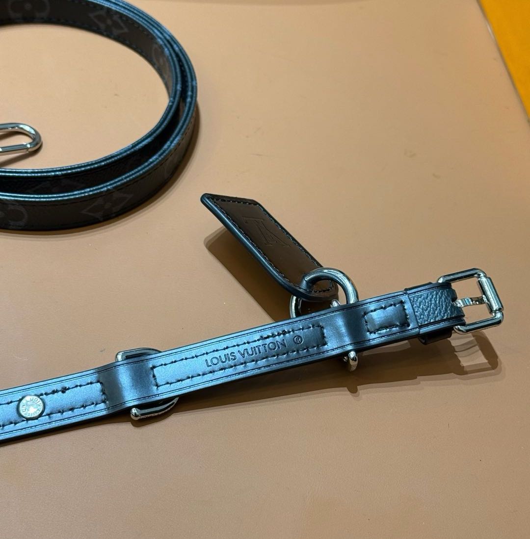 LV DOG COLLAR AND LEASH (BLACK)