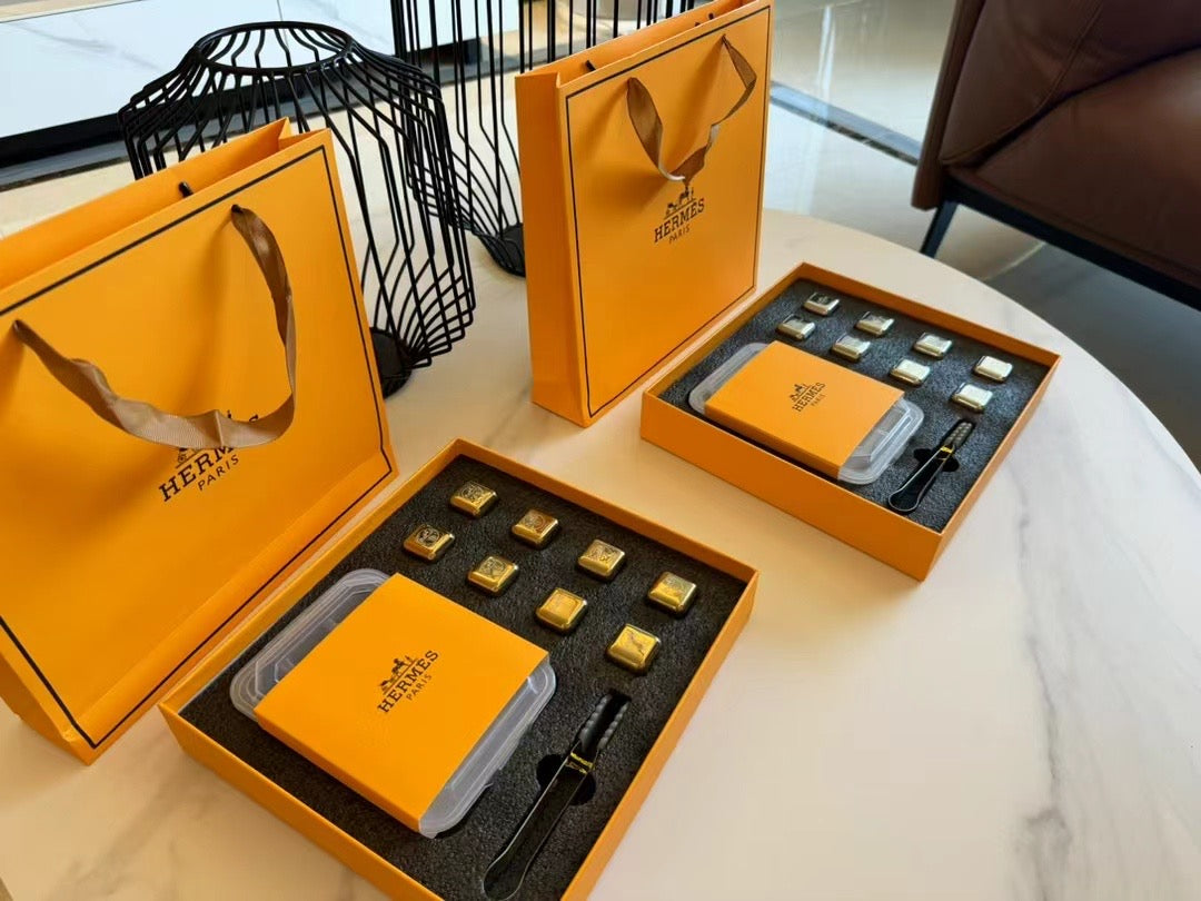 CUSTOM ICE METAL CUBES