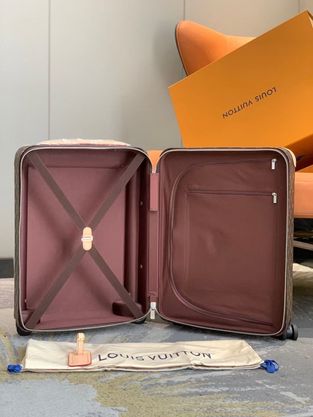 CUSTOM MONOGRAM BUSINESS CABIN 37L HORIZON 55 SUITCASE