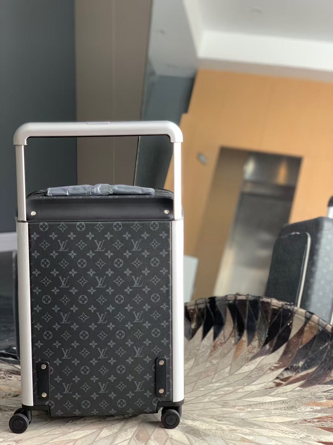 CUSTOM MONOGRAM BUSINESS CABIN 37L HORIZON 55 SUITCASE