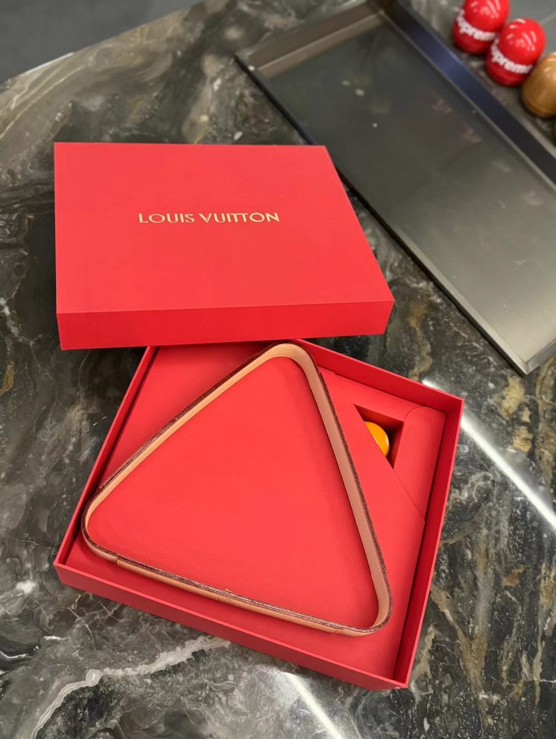 LV POOL TABLE SET
