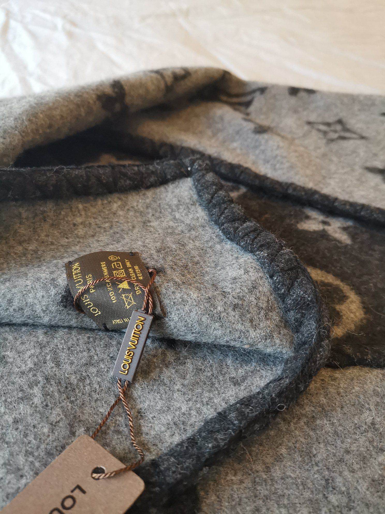 CUSTOM LV BLACK THROW BLANKET
