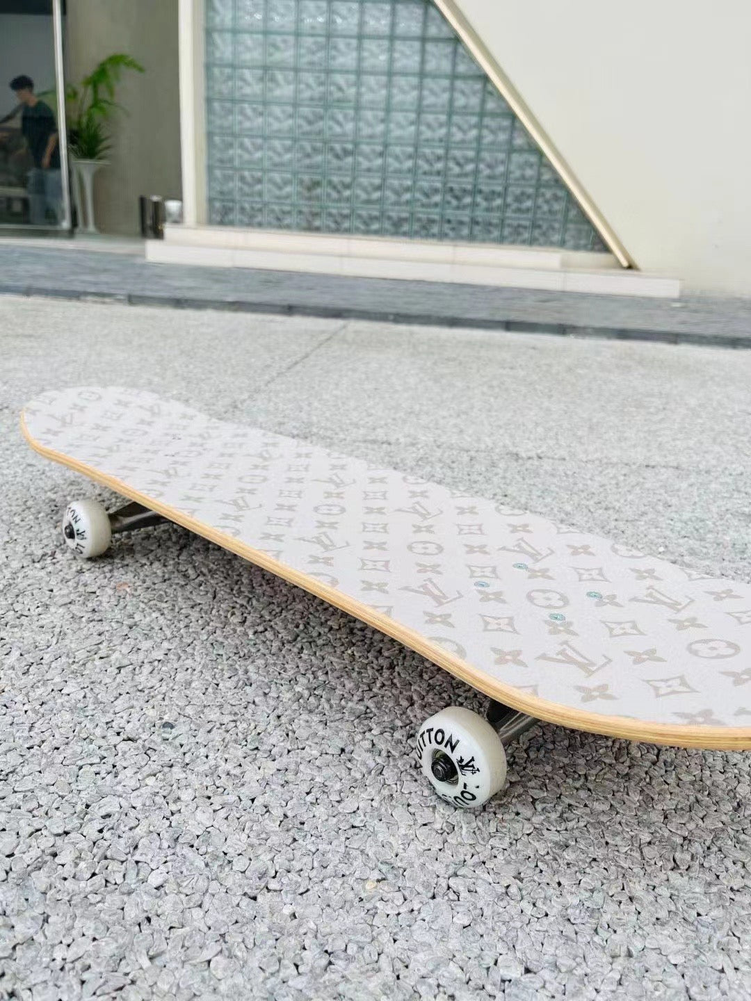 CUSTOM LV SKATEBOARD