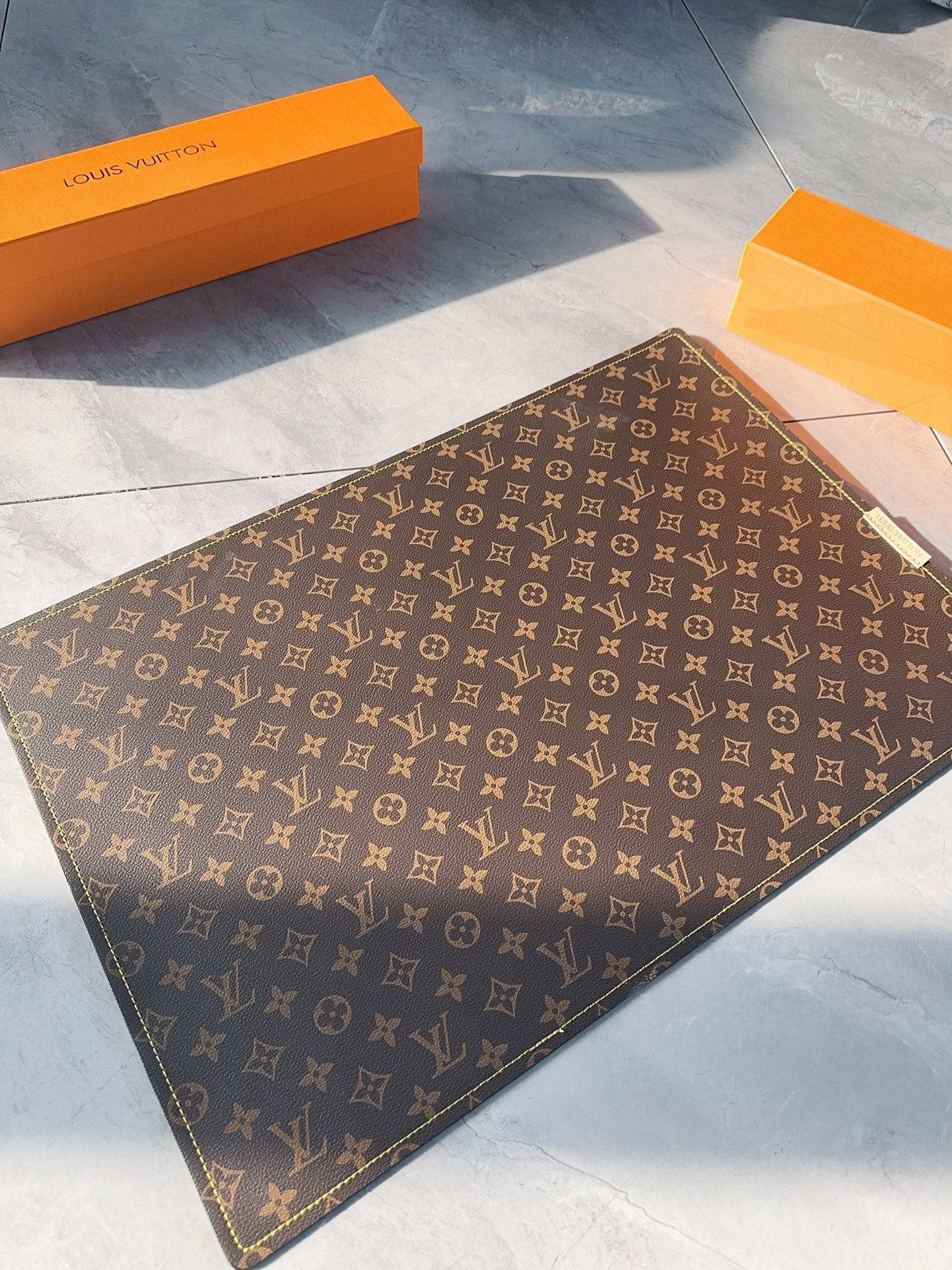 LV CLASSIC EATING PLACEMAT