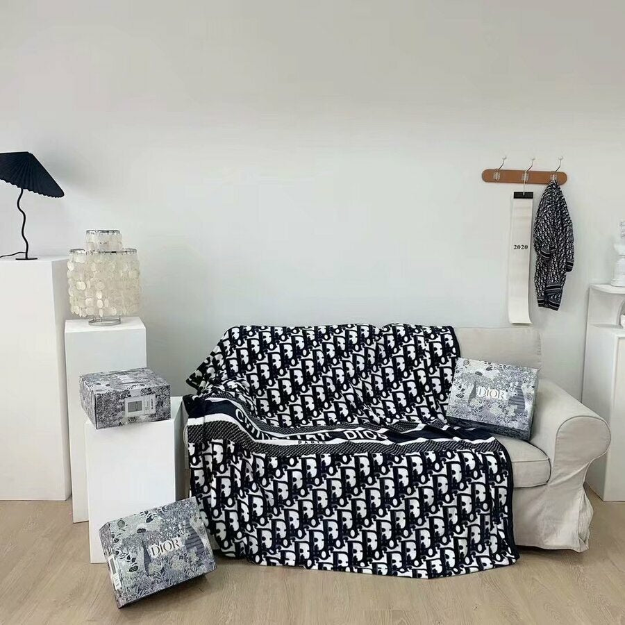 OBLIQUE FLEECE THROW BLANKET