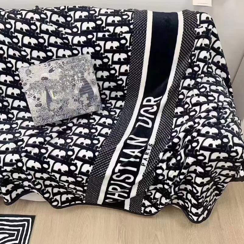 OBLIQUE FLEECE THROW BLANKET