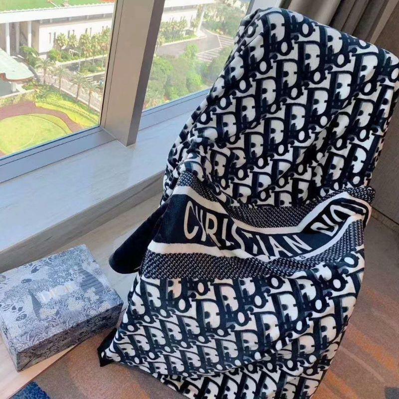 OBLIQUE FLEECE THROW BLANKET