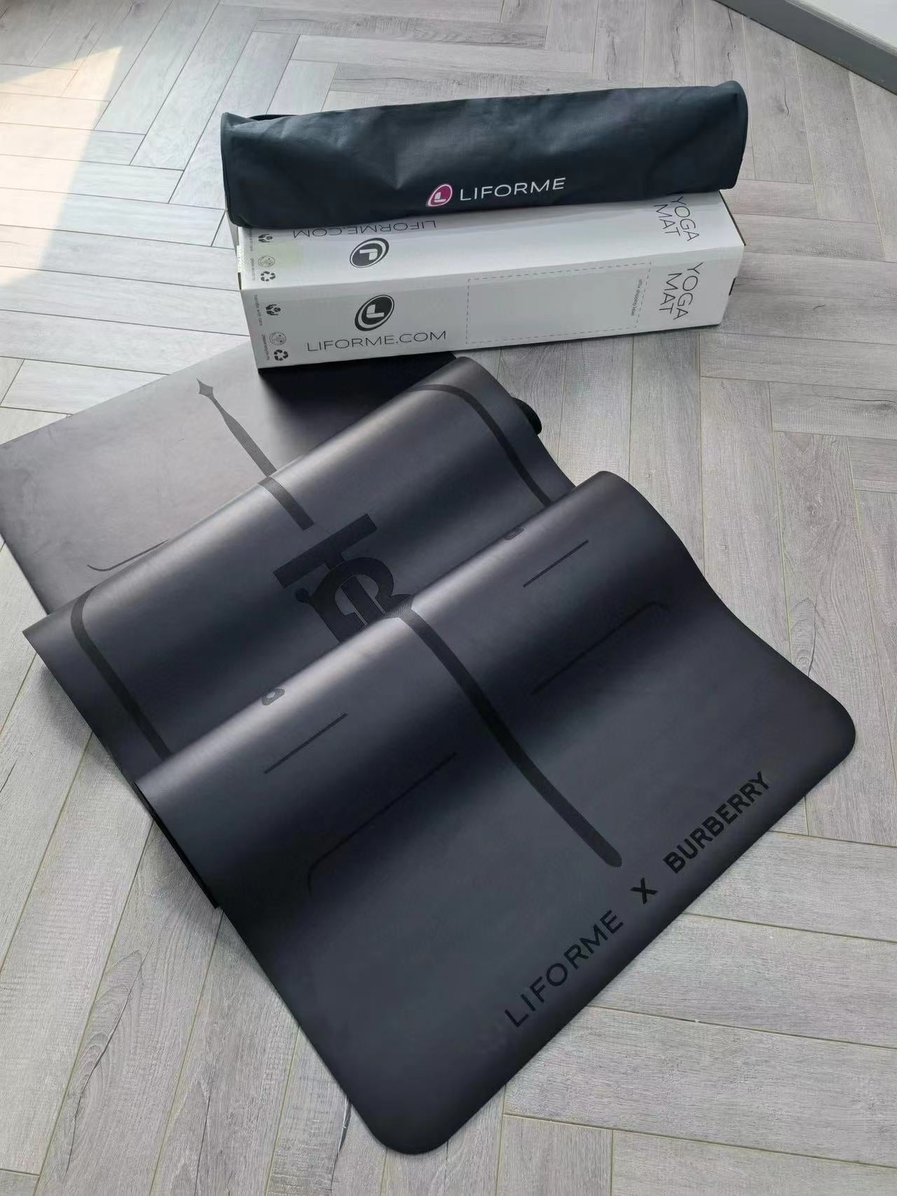 BURBERRY YOGA MAT