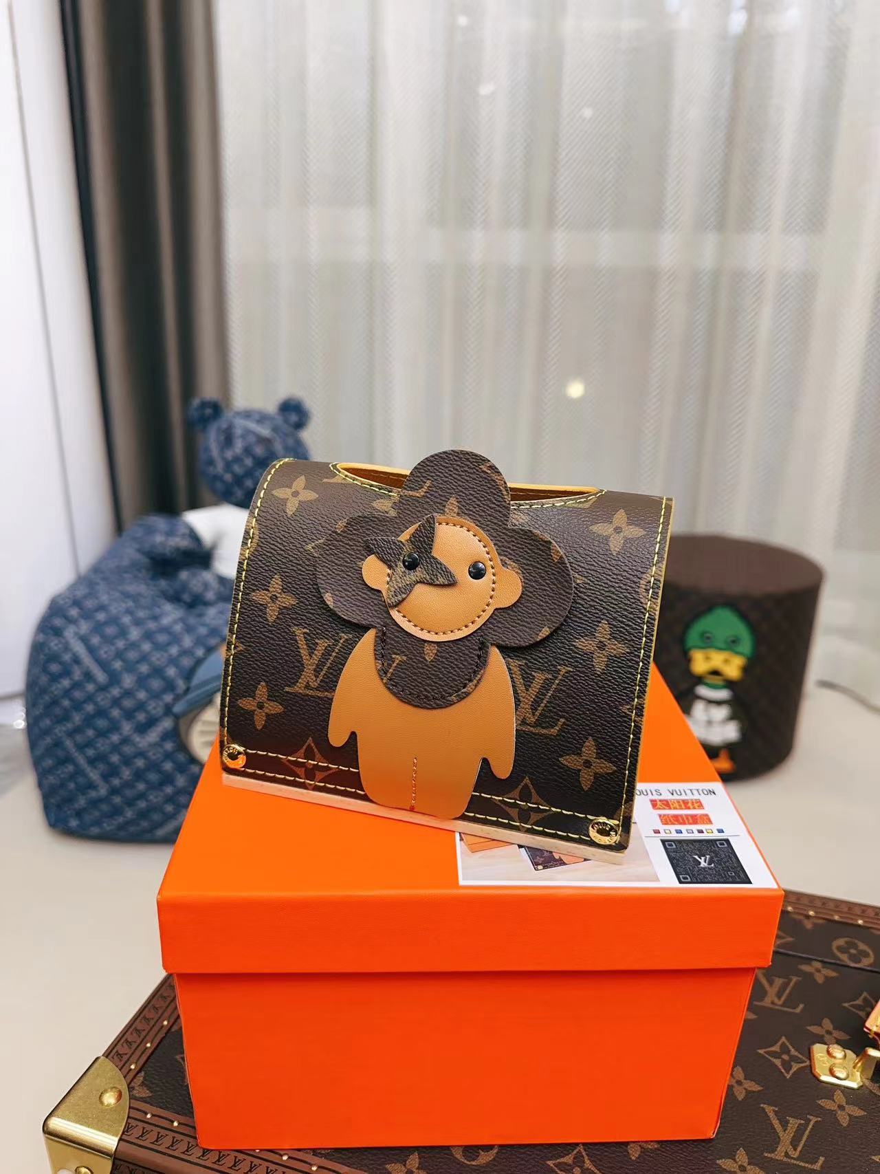 CUSTOM LV TISSUE ROUND COVER (VIVIENNE)