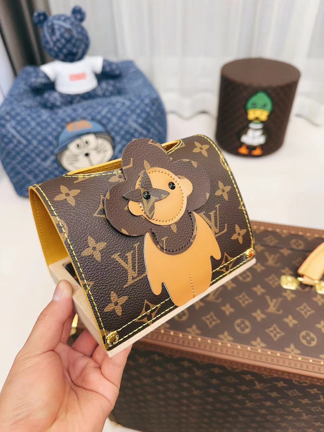 CUSTOM LV TISSUE ROUND COVER (VIVIENNE)