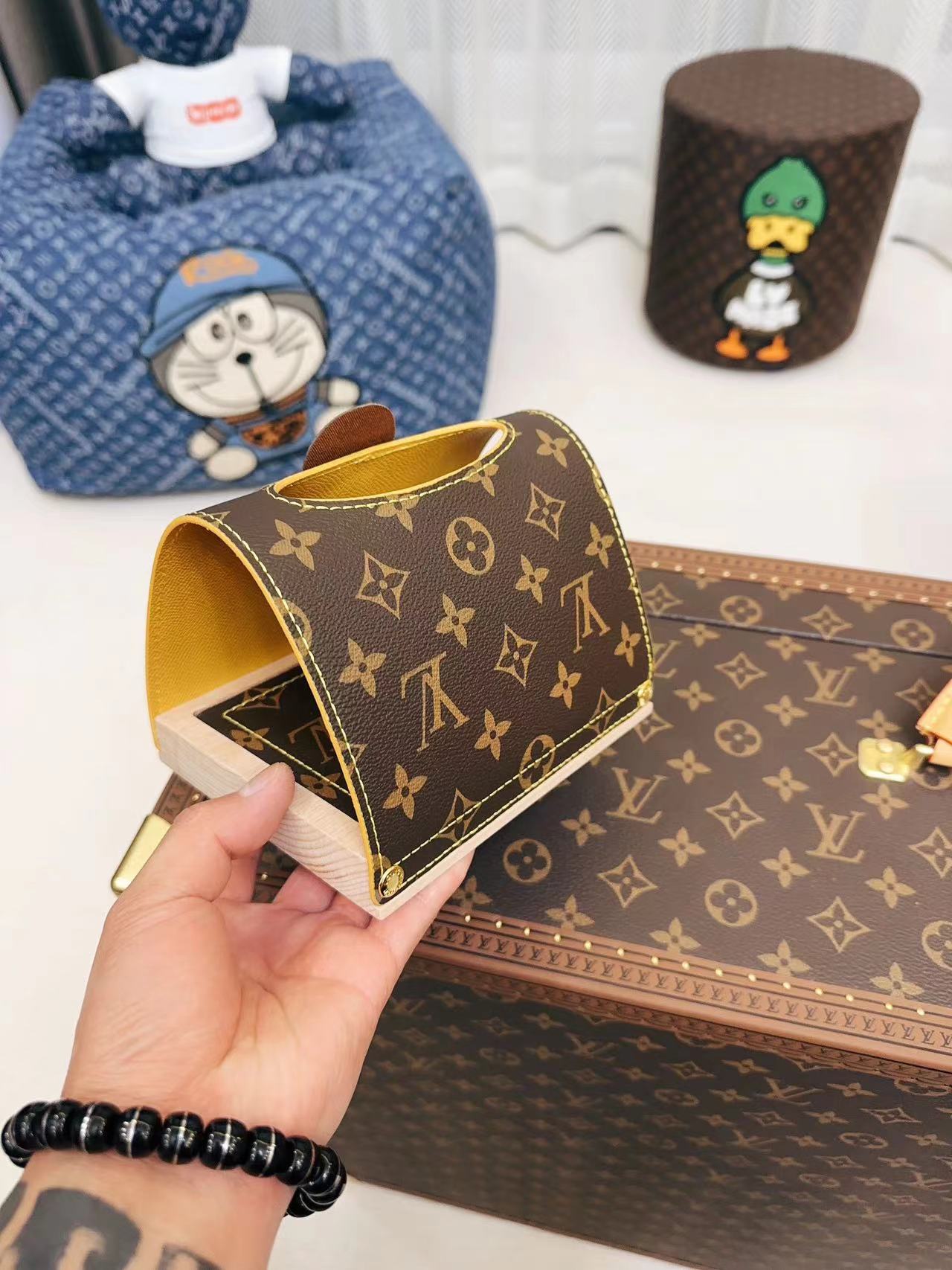 CUSTOM LV TISSUE ROUND COVER (VIVIENNE)