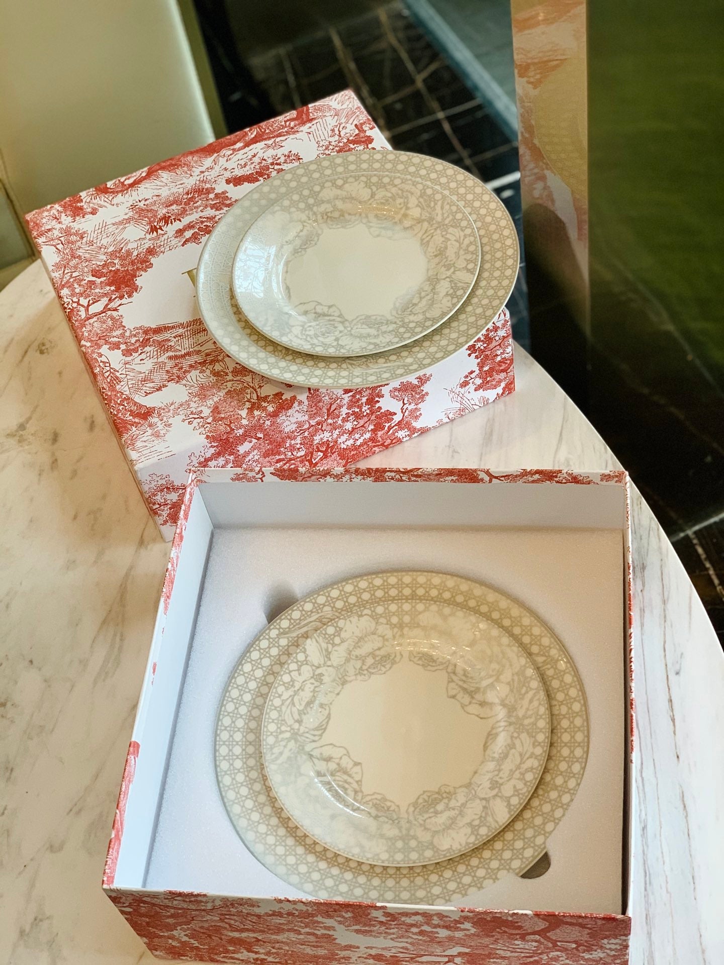 CHRISTIAN PLATES SET