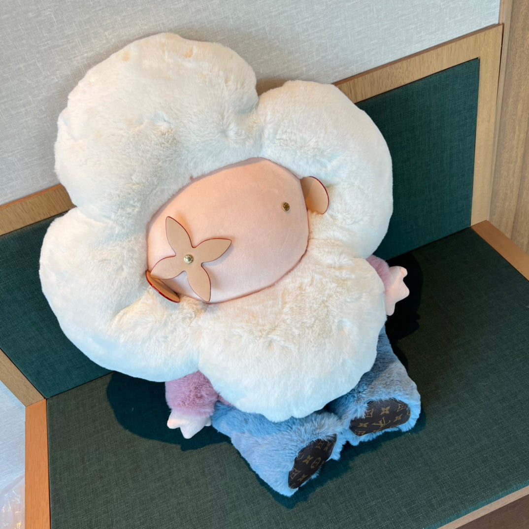 CUSTOM VIVIENNE WHITE PLUSH