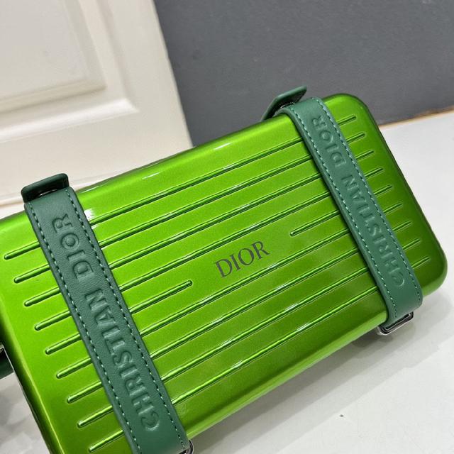 CHRISTIAN CROSS-BODY CLUTCH (GREEN)