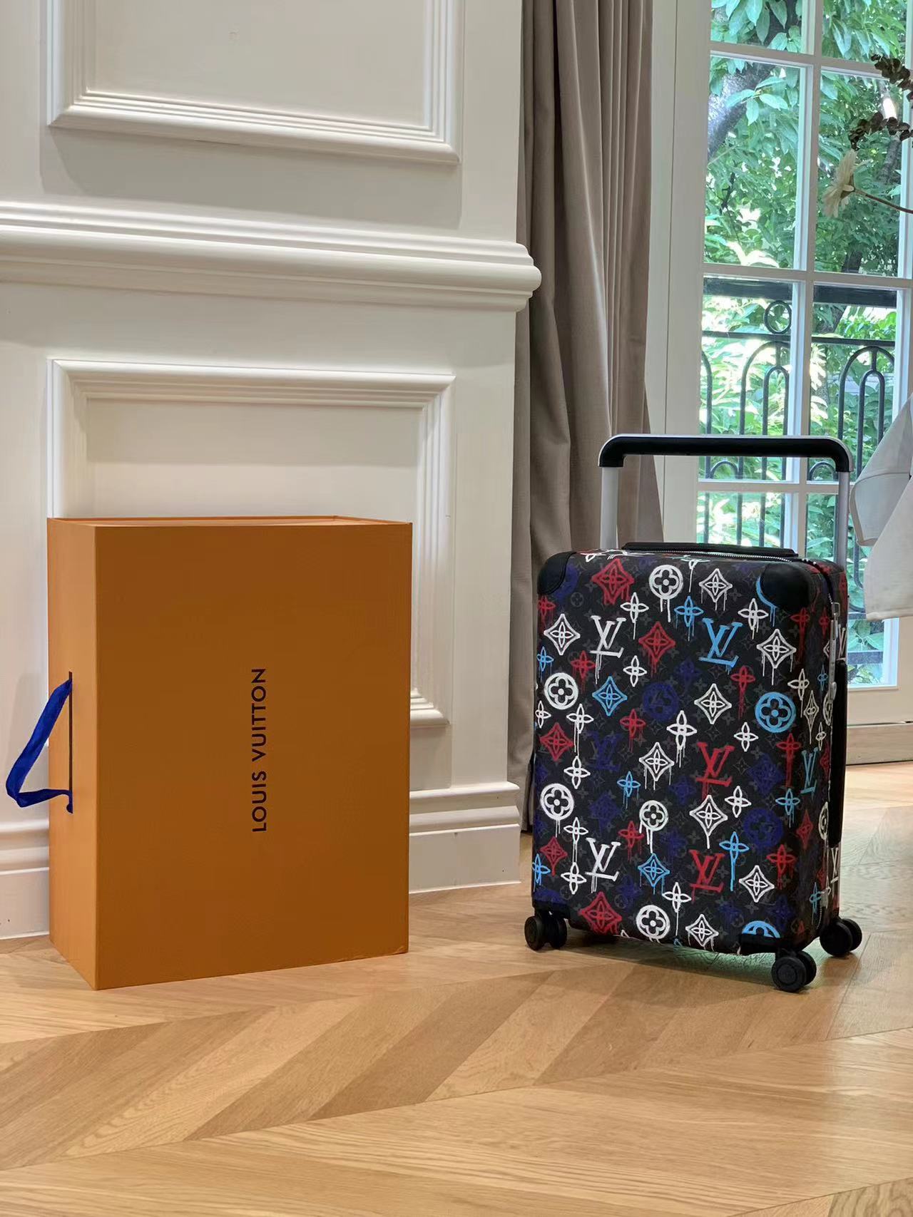 CUSTOM GRAFFITI CABIN 37L HORIZON 55 SUITCASE