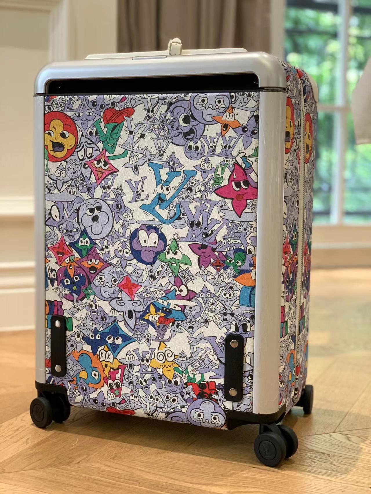 CUSTOM COMICS CABIN 37L HORIZON 55 SUITCASE