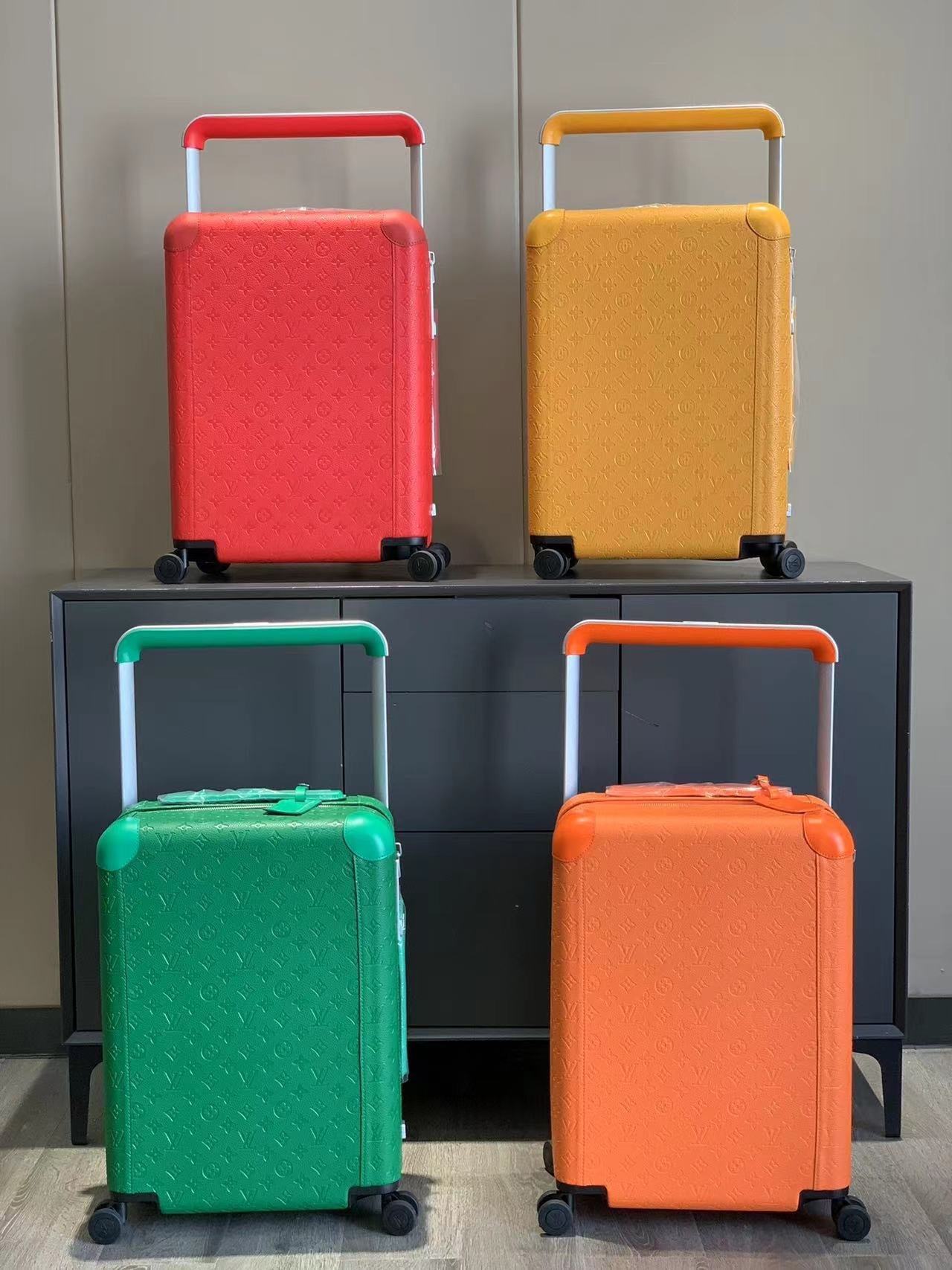 CUSTOM TAURILLON RED 37L HORIZON 55 SUITCASE