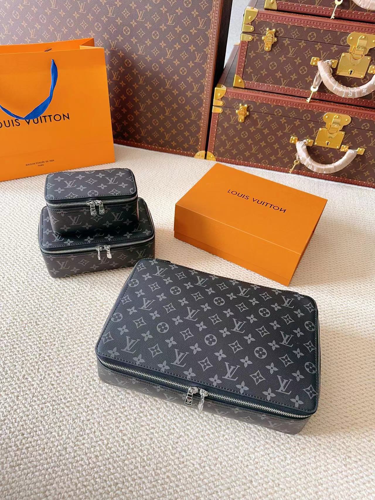 CUSTOM LV MAKE UP 3 IN 1 POUCH SET