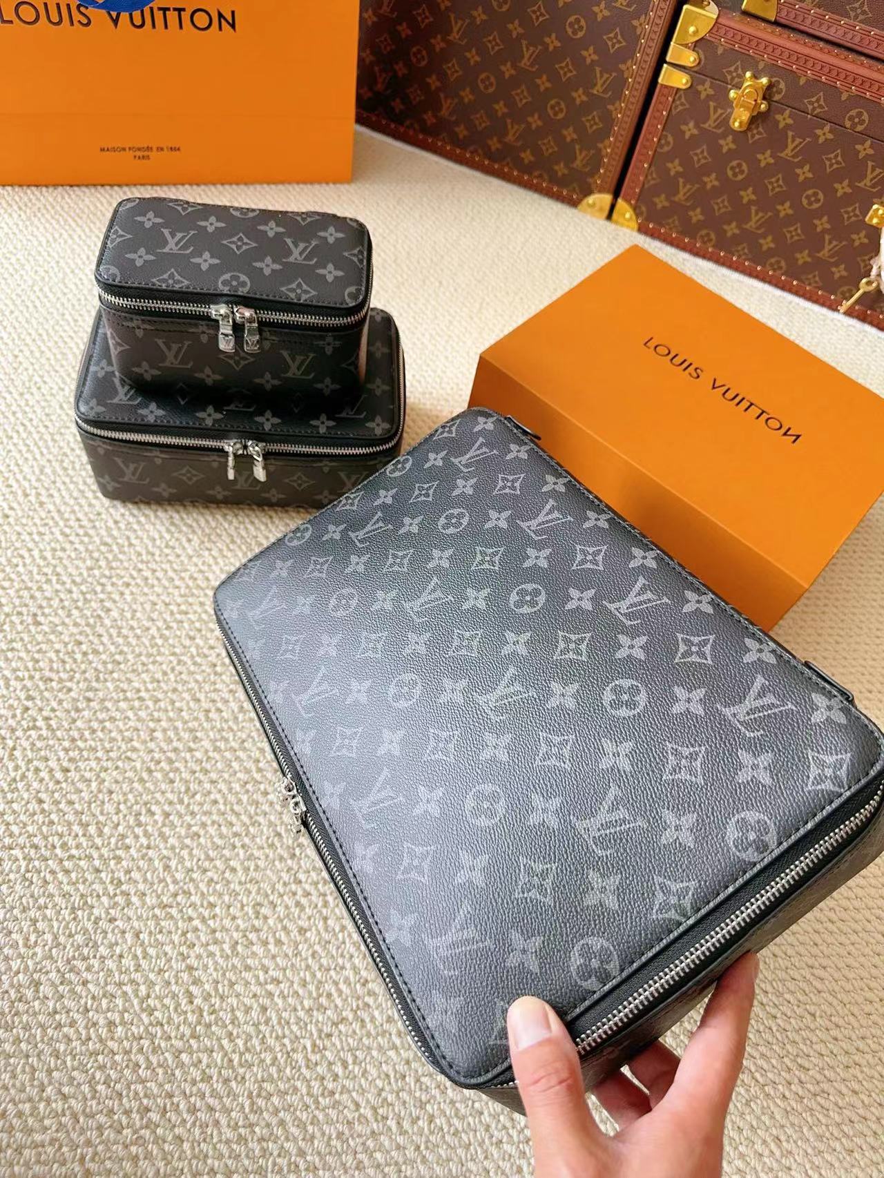 CUSTOM LV MAKE UP 3 IN 1 POUCH SET