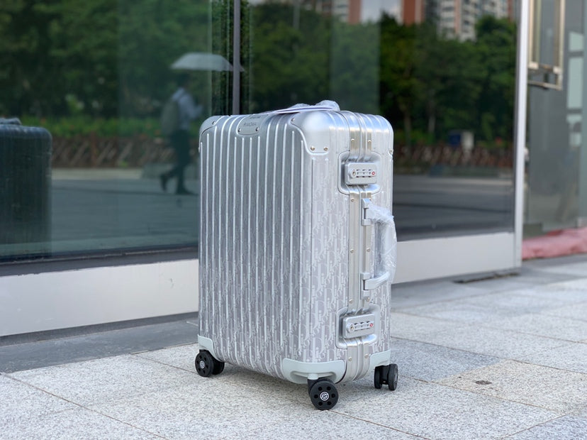 CHRISTIAN CABIN 35L SUITCASE