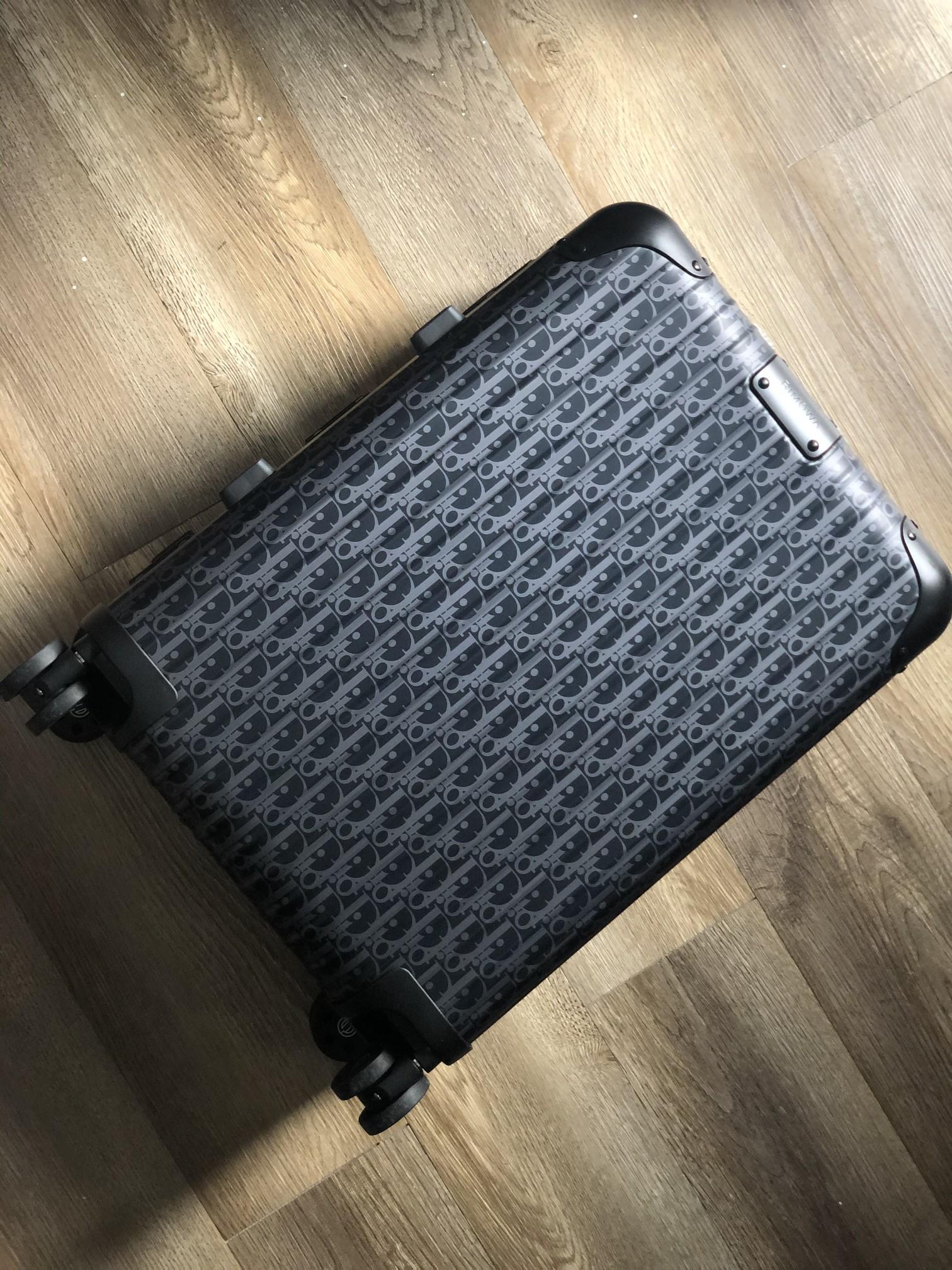 CHRISTIAN CABIN 35L SUITCASE
