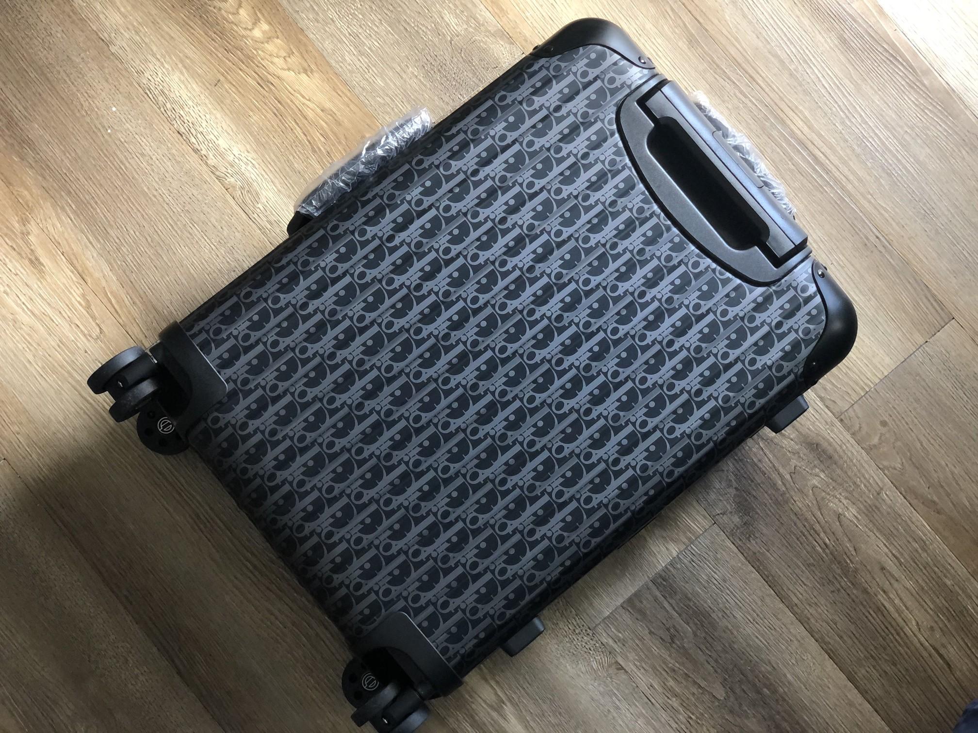 CHRISTIAN CABIN 35L SUITCASE