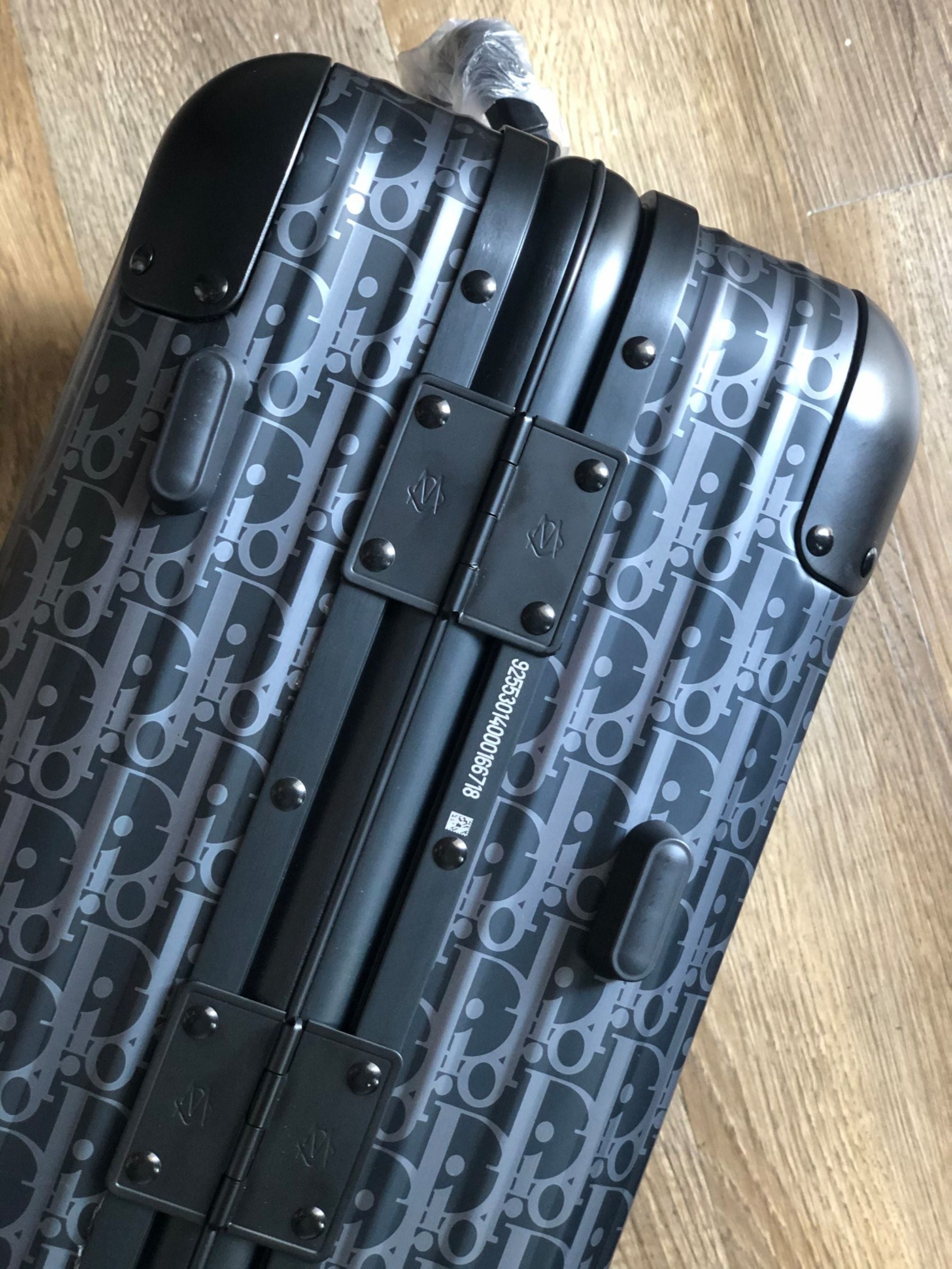 CHRISTIAN CABIN 35L SUITCASE