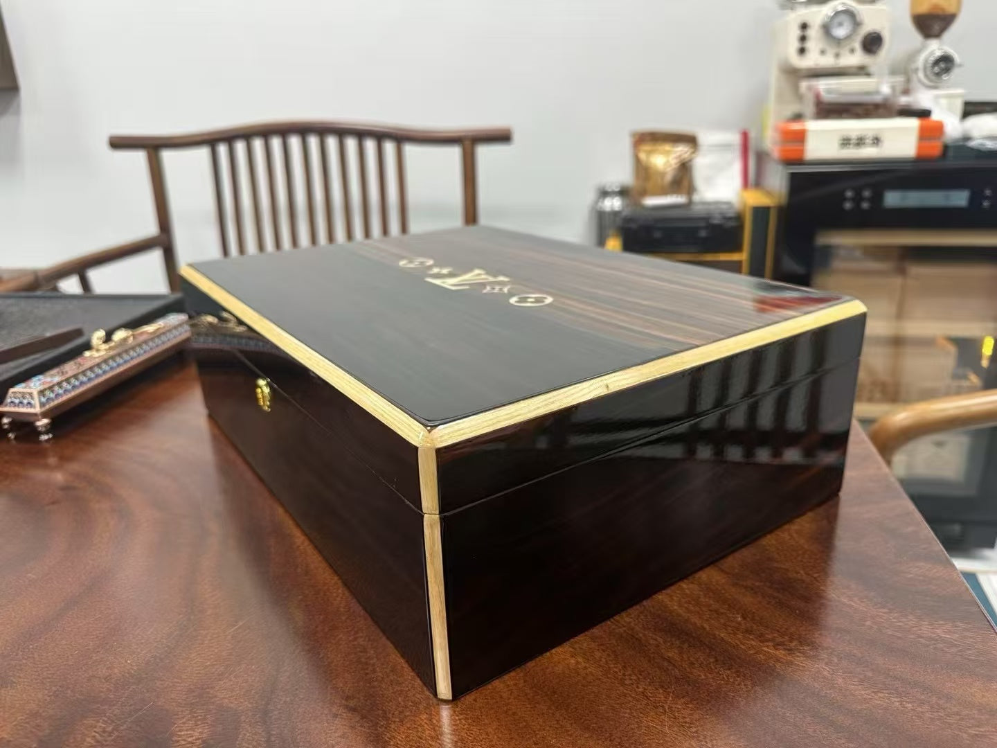 CUSTOM LV CIGAR BOX