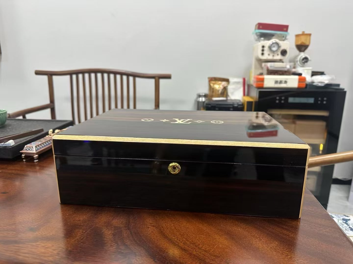CUSTOM LV CIGAR BOX