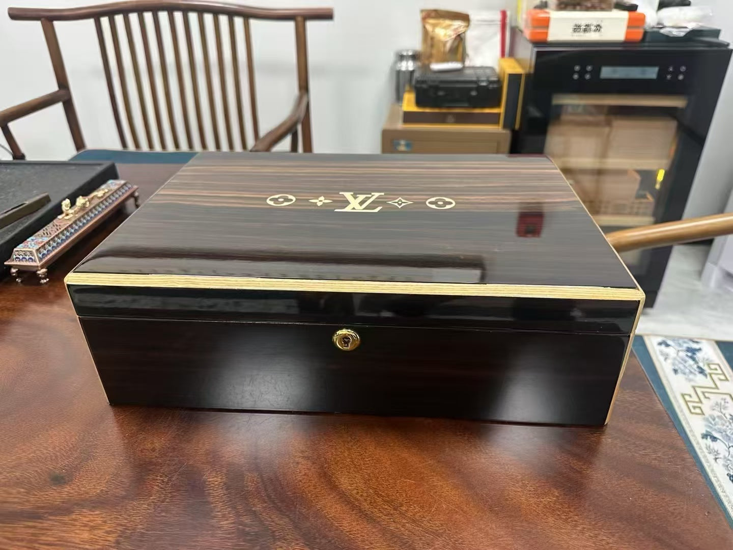 CUSTOM LV CIGAR BOX