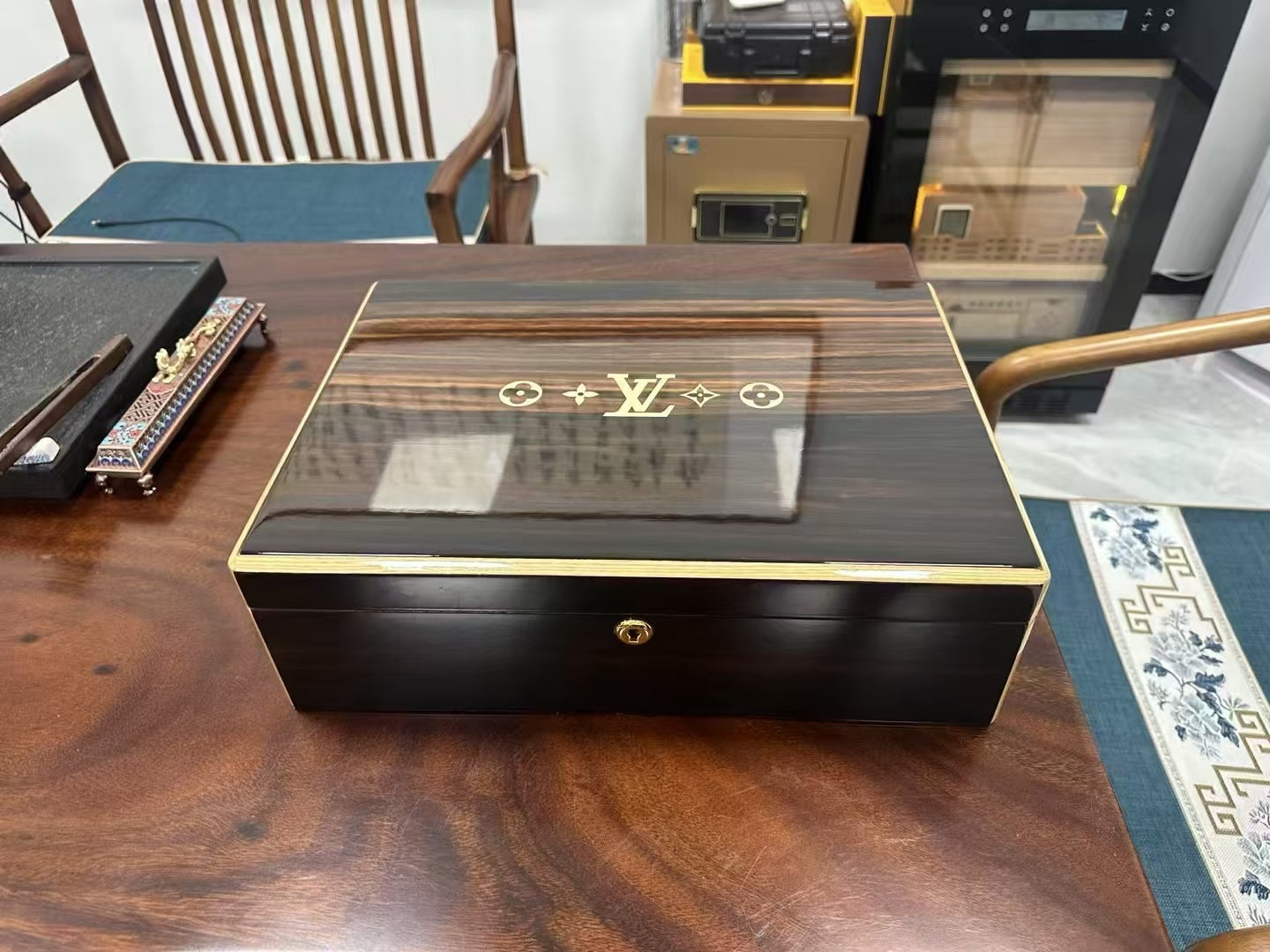 CUSTOM LV CIGAR BOX