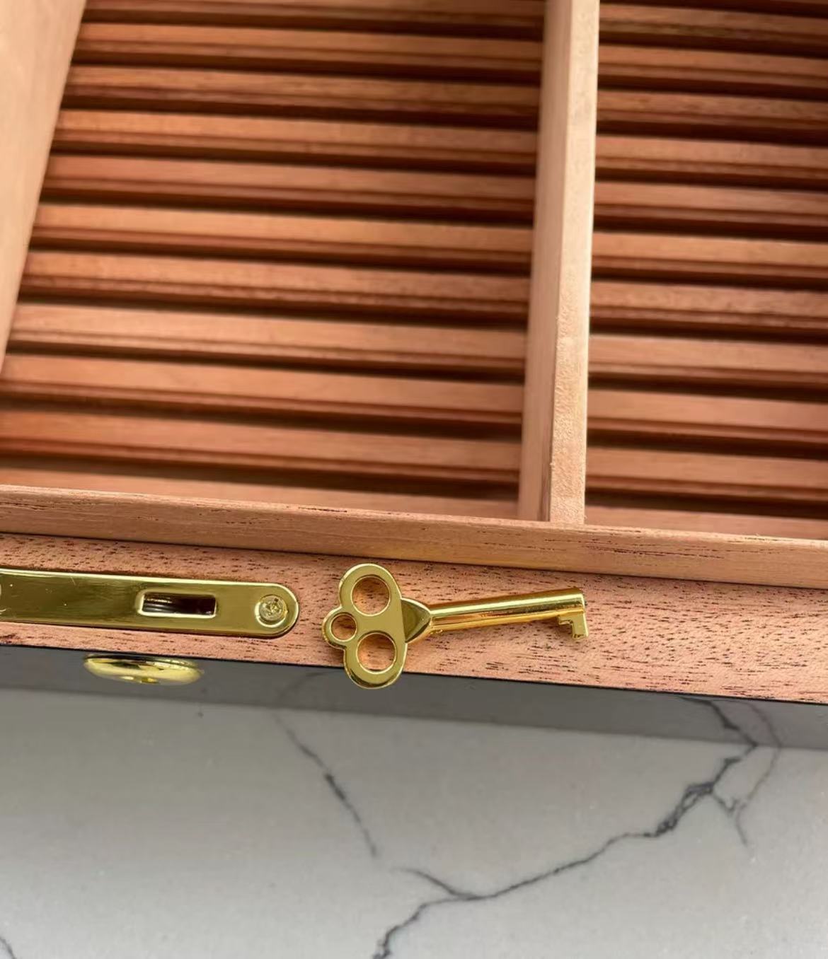 CUSTOM LV CIGAR BOX