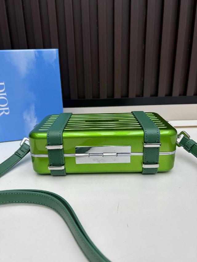 CHRISTIAN CROSS-BODY CLUTCH (GREEN)