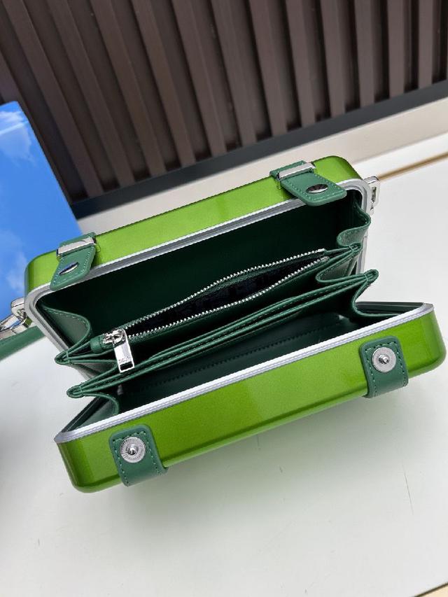 CHRISTIAN CROSS-BODY CLUTCH (GREEN)