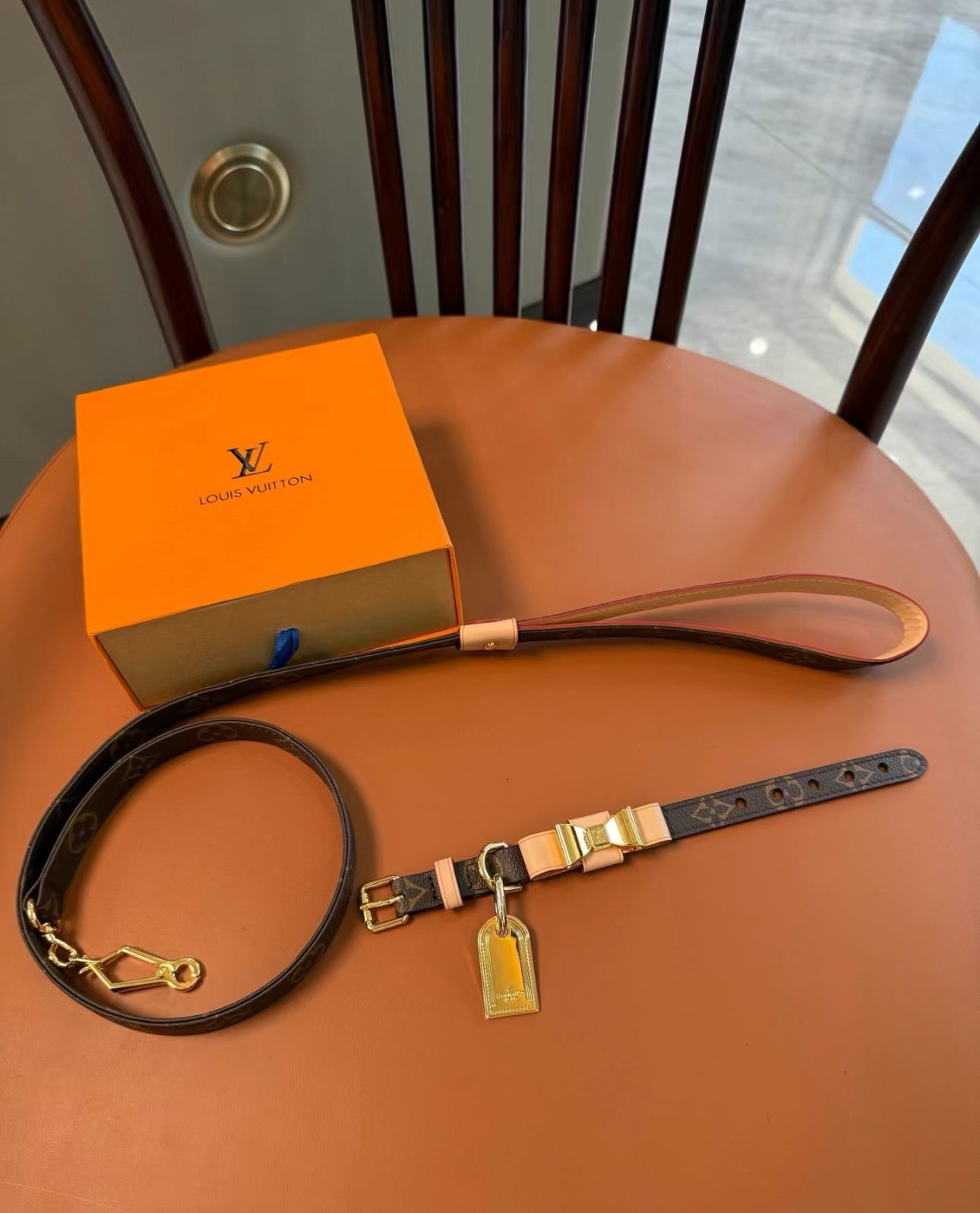 LV DOG COLLAR AND LEASH (BOWTIE)