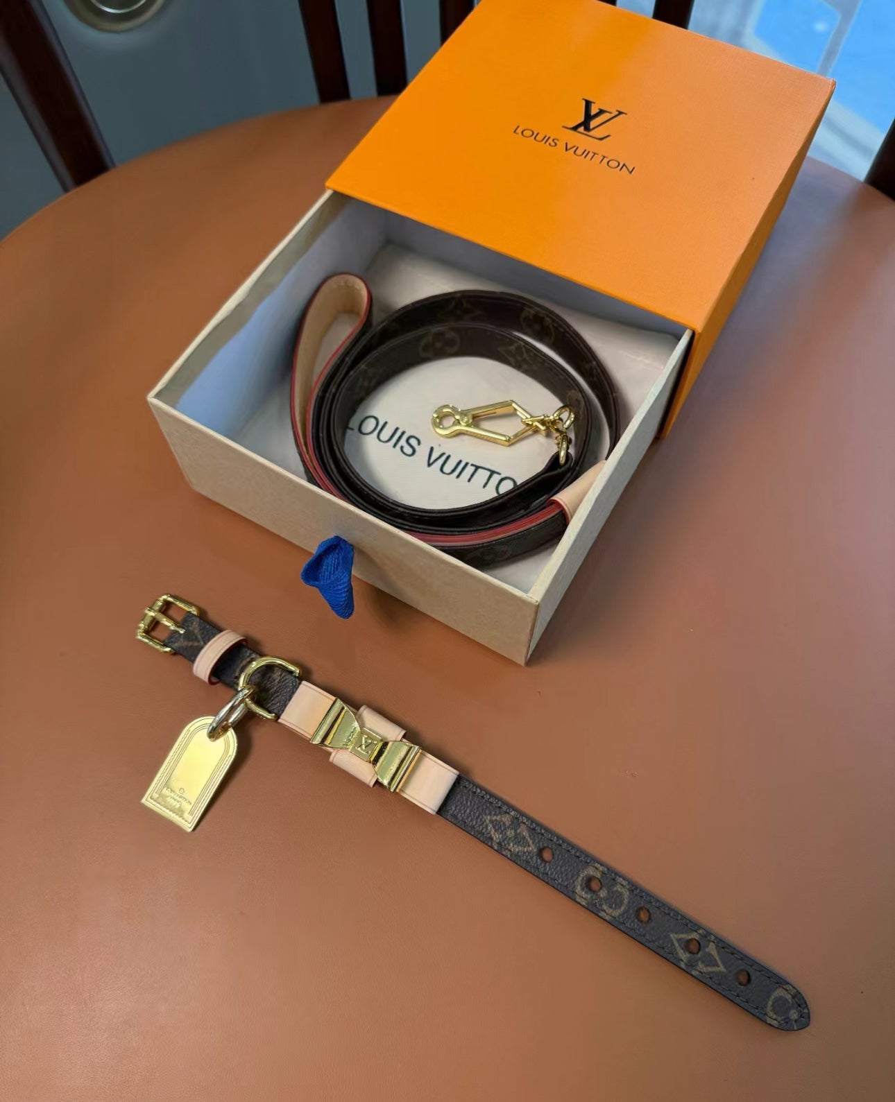 LV DOG COLLAR AND LEASH (BOWTIE)