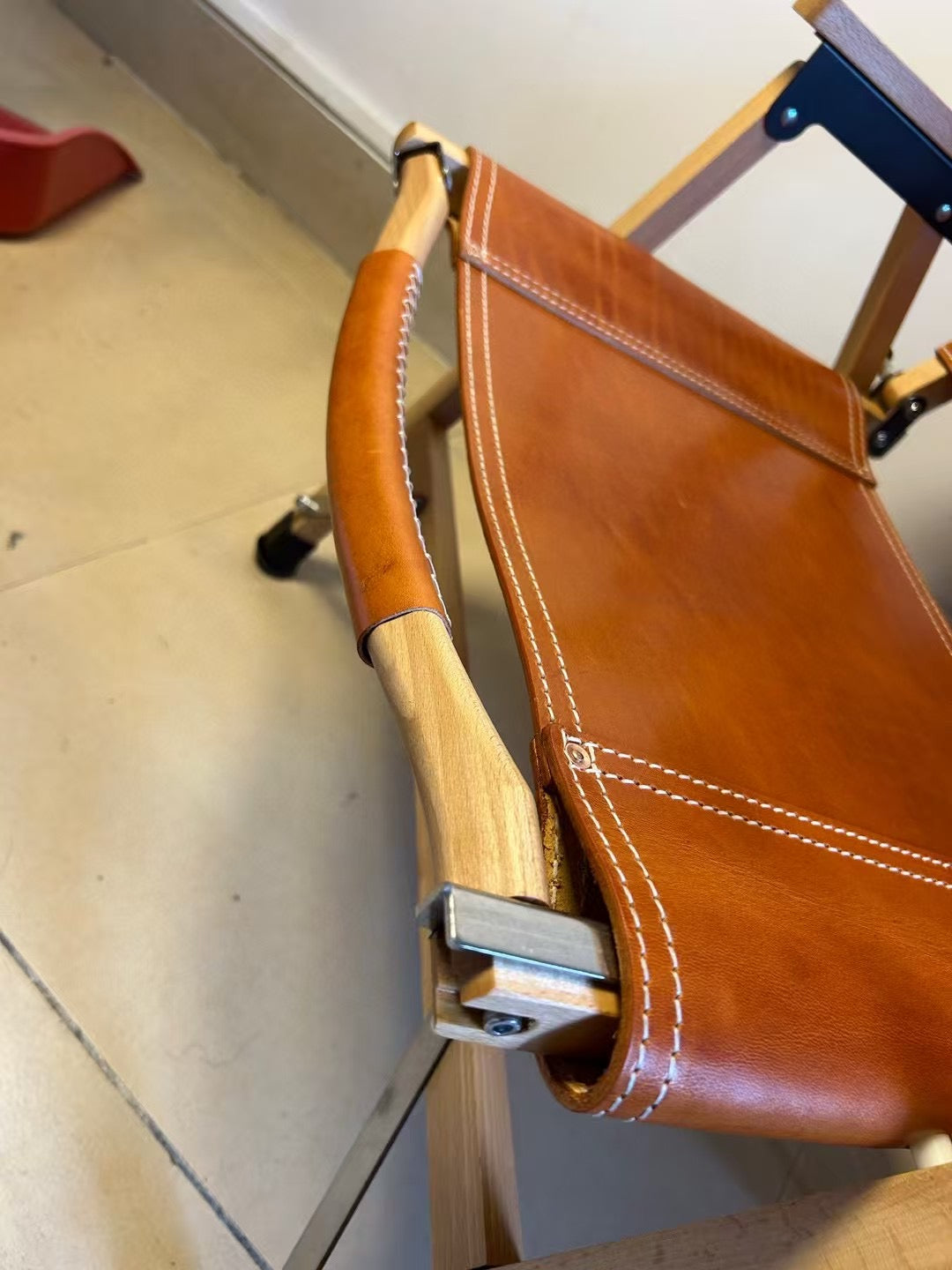 BURBERRY LEATHER FOLDING CHAIR