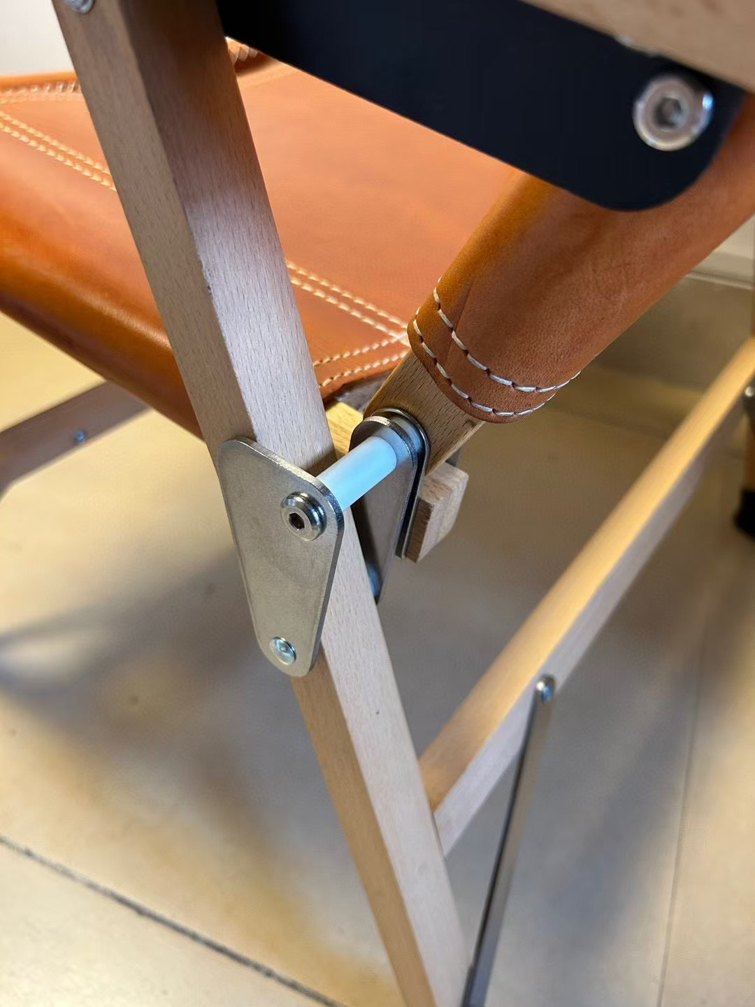 BURBERRY LEATHER FOLDING CHAIR