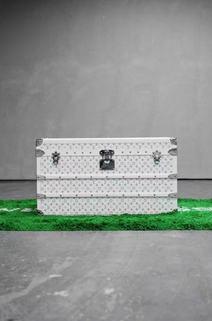 CUSTOM LV WHITE TRUNK