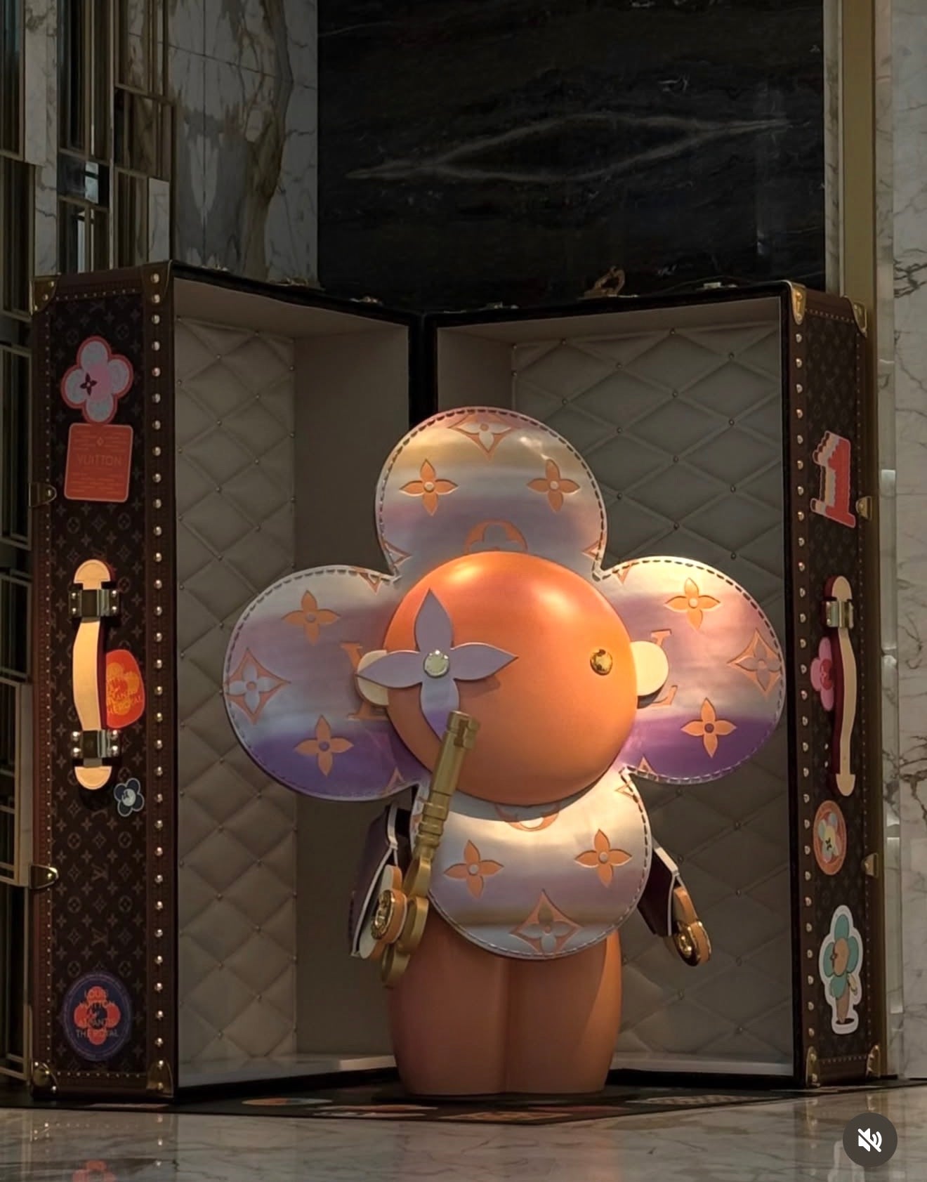 CUSTOM LV 4FT VIVIENNE TRAVELLER FIGURE