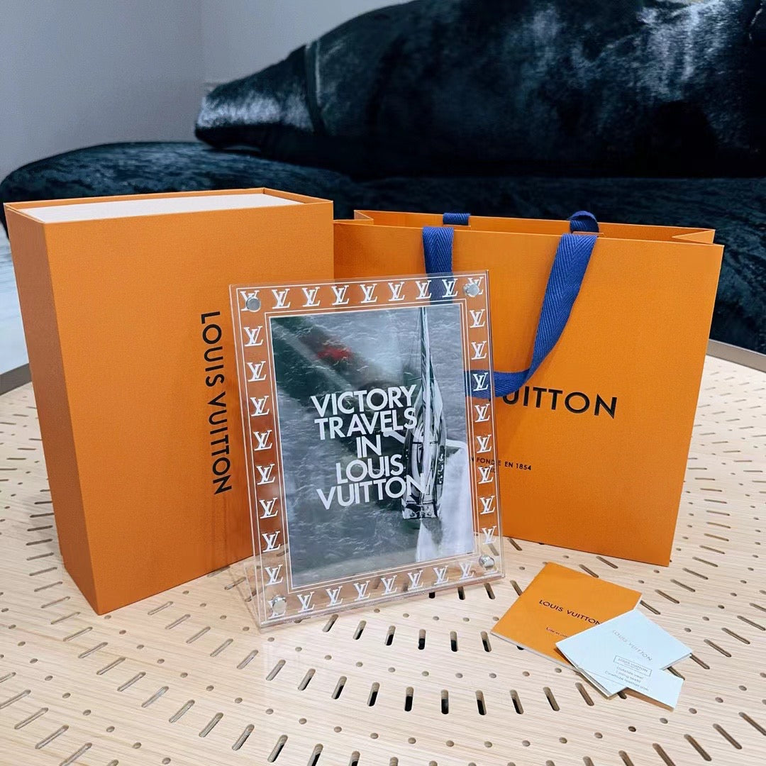 CUSTOM TRANSPARENT PICTURE FRAME