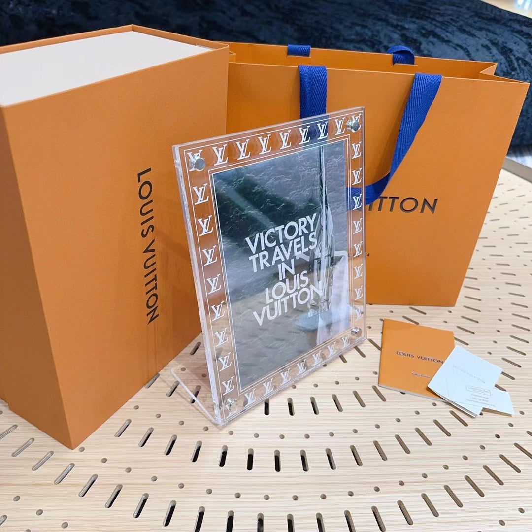 CUSTOM TRANSPARENT PICTURE FRAME