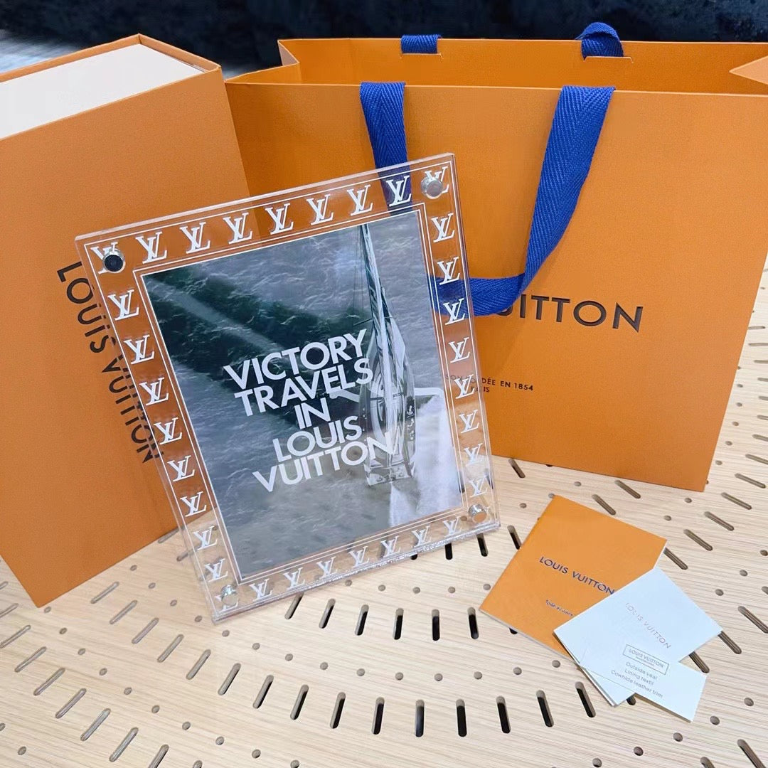 CUSTOM TRANSPARENT PICTURE FRAME