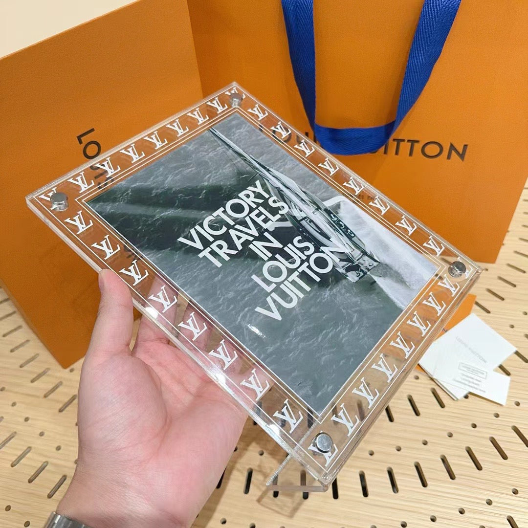 CUSTOM TRANSPARENT PICTURE FRAME